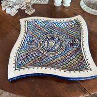 Piatto in  ceramica decorato a mano