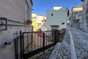 CASA SEMINDIPENDENTE A MONTESARCHIO