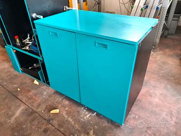 mobile da lavoro a tre ripiani usato