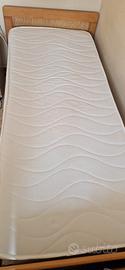 Letto singolo con rete in doghe e  materasso 