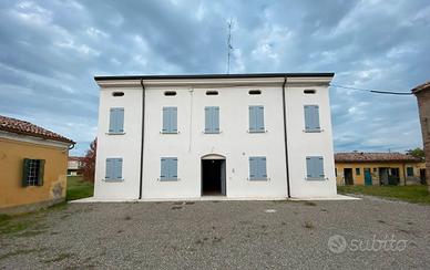 (privato) villa + terreno edificabile + agricolo