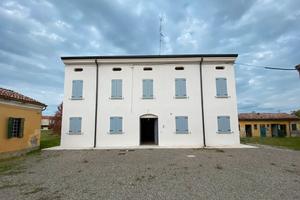 (privato) villa + terreno edificabile + agricolo