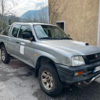 Mitsubishi L200 autocarro 4 posti