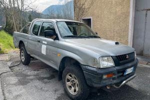Mitsubishi L200 autocarro 4 posti