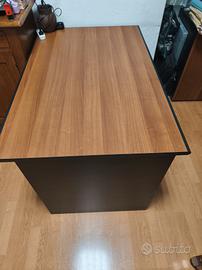 scrivania con cassettiera 