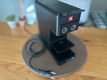 Illy Y3.3 nera - capsule caffe  iperespresso