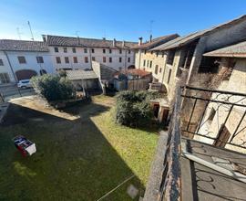 CASA TRICAMERE IN CORTE