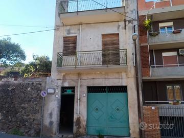 Aci catena - Casa singola con cortile