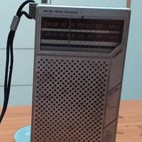 Radio portatile della SANYO anni 70