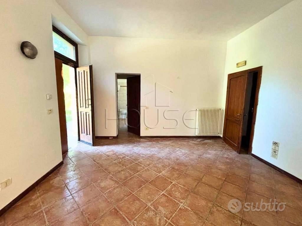 Appartamento di 170 m² con più di 5 locali e box a - Vista 5