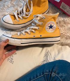 Converse nere hotsell e gialle