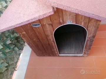 cuccia per cani  in legno 
