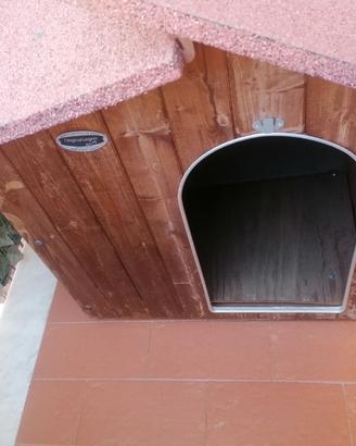 cuccia per cani  in legno 