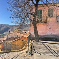 Porzione di casa con due appartamenti separati