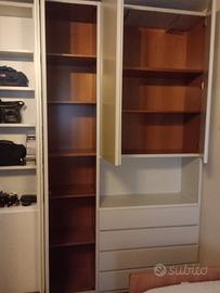 Armadio da camera con ante, specchio e cassettiera