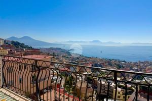 MULTILOCALE A NAPOLI
