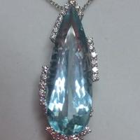 Preziosa collana in oro, diamanti e Acquamarina