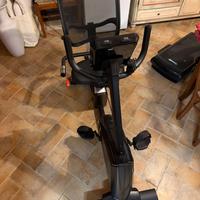 Mini palestrina con cyclette e pedana vibrante