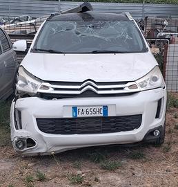 C4 Auto incidentata marciante