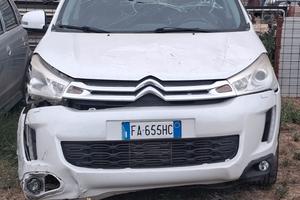 C4 Auto incidentata marciante