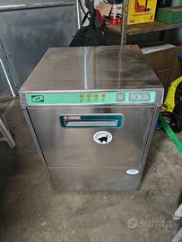 Lavastoviglie industriale