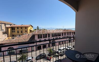 TRILOCALE IN CENTRO STORICOCON VISTA LAGO