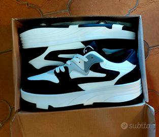 Scarpe con pattini incorporati n°42