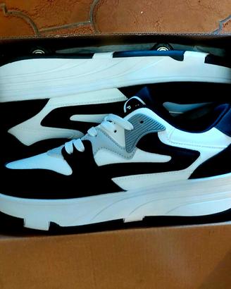 Scarpe con pattini incorporati n°42