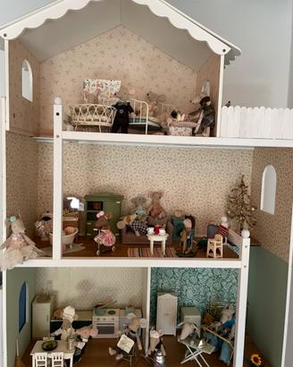 Splendida casa per le bambole