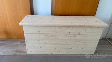 Tavolo per esposizione salvaspazi legno massello