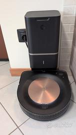 DUE ROBOT, UNO ASPIRA L'ALTRO LAVA