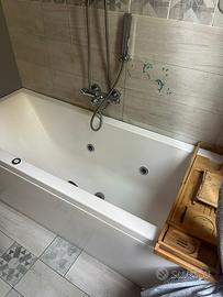 Vasca idrimassaggio jacuzzi