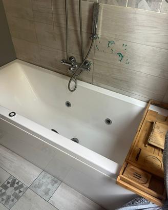 Vasca idrimassaggio jacuzzi