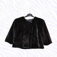 Bolero / Giacca corta in pelliccia ecologica nera 