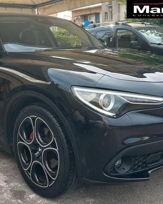 Alfa Romeo Stelvio 2.2 Turbodiesel 180 CV AT8 RWD 