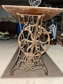 Macchina da cucire, Singer antica a pedane