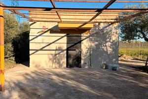 VILLINO RESIDENZIALE 1000 mq con ulivi e pozzo