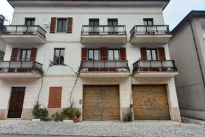 Intera casa indipendente o porzione da concordare