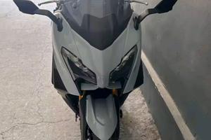 Specchietti rizoma Tmax 560 2026