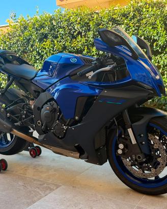Yamaha r1 550 km