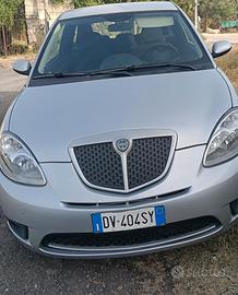 lancia y