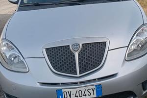 lancia y