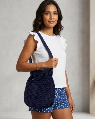 Borsa a secchiello crochet in fettuccia blu