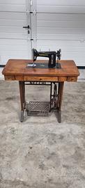 Macchina da cucire necchi compresa di tavolo