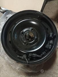 4 cerchi e copricerchi diametro R13 - 4 fori