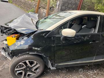 Renault capture 2016 1.5dci incidentata