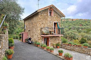 CASA INDIPENDENTE A DIANO MARINA