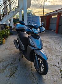 Kymco People GTI 300