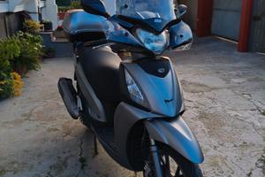 Kymco People GTI 300