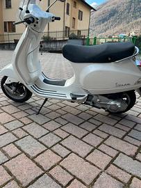 Vendesi vespa 125 LX